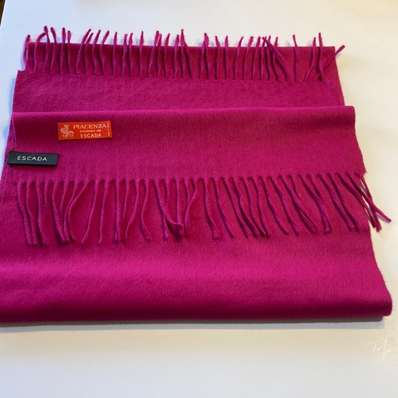 Fringed Cashmere Scarf. Escada Picenza. - Picture 1 of 5